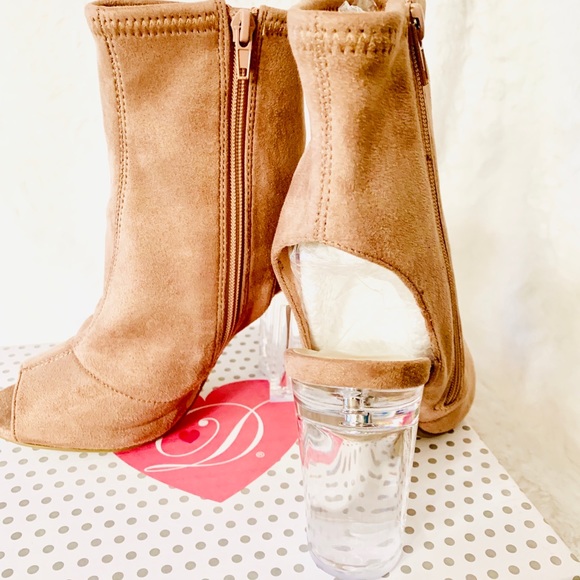 FINAL PRICE‼️🆕💕 ANKLE BOOTIES WITH CLEAR HEEL - Picture 5 of 8